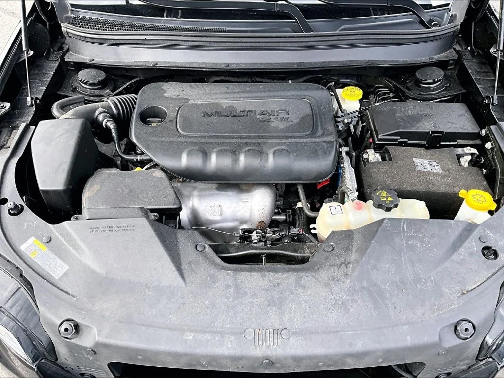 Used 2023 Black Jeep Altitude image 11