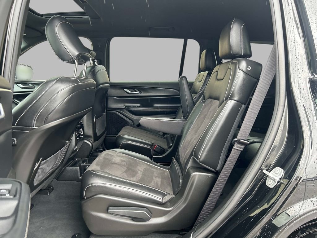 Used 2023 Black Jeep Altitude image 15