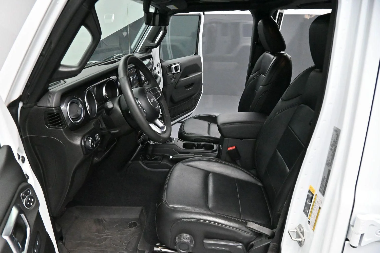 Used 2023 White Jeep Sahara Altitude image 12