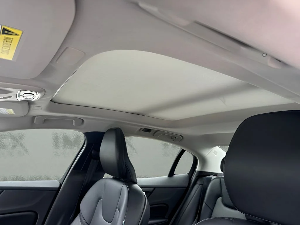 Used 2020 Gray Volvo T5 Momentum image 11