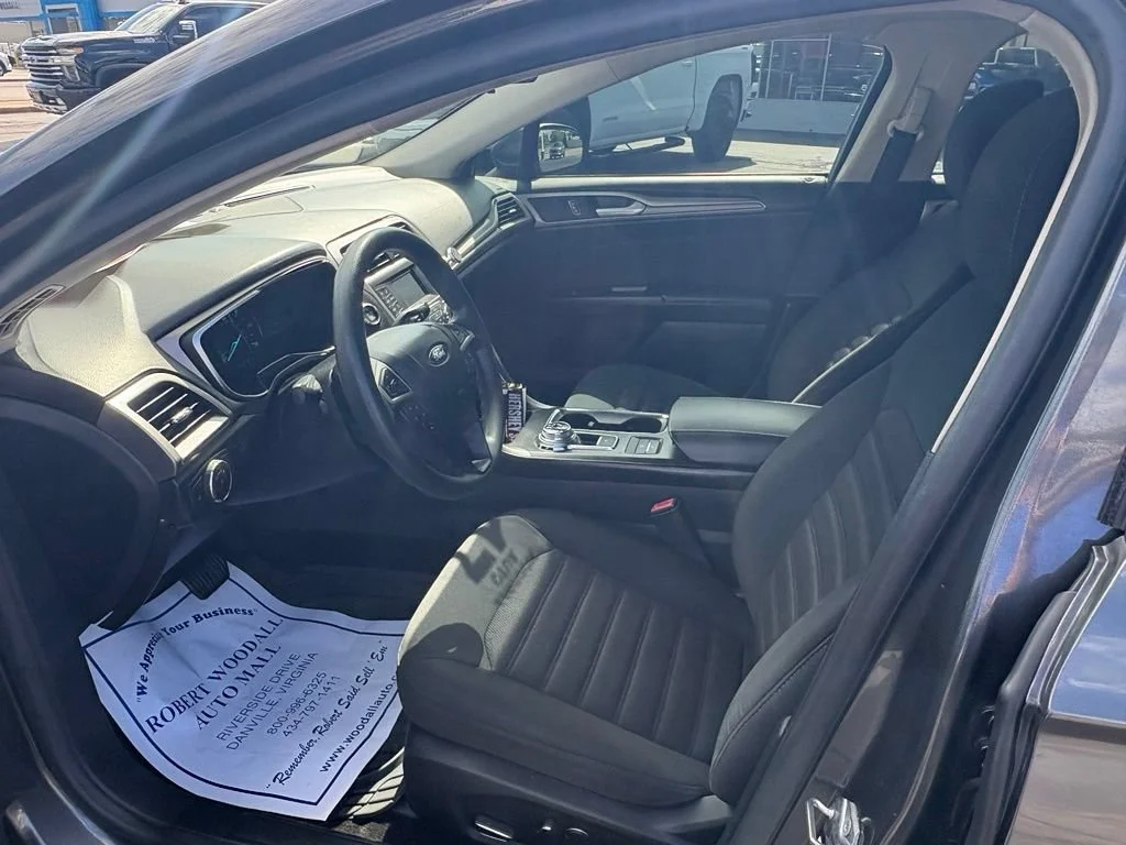 Used 2017  Ford Hybrid SE image 12