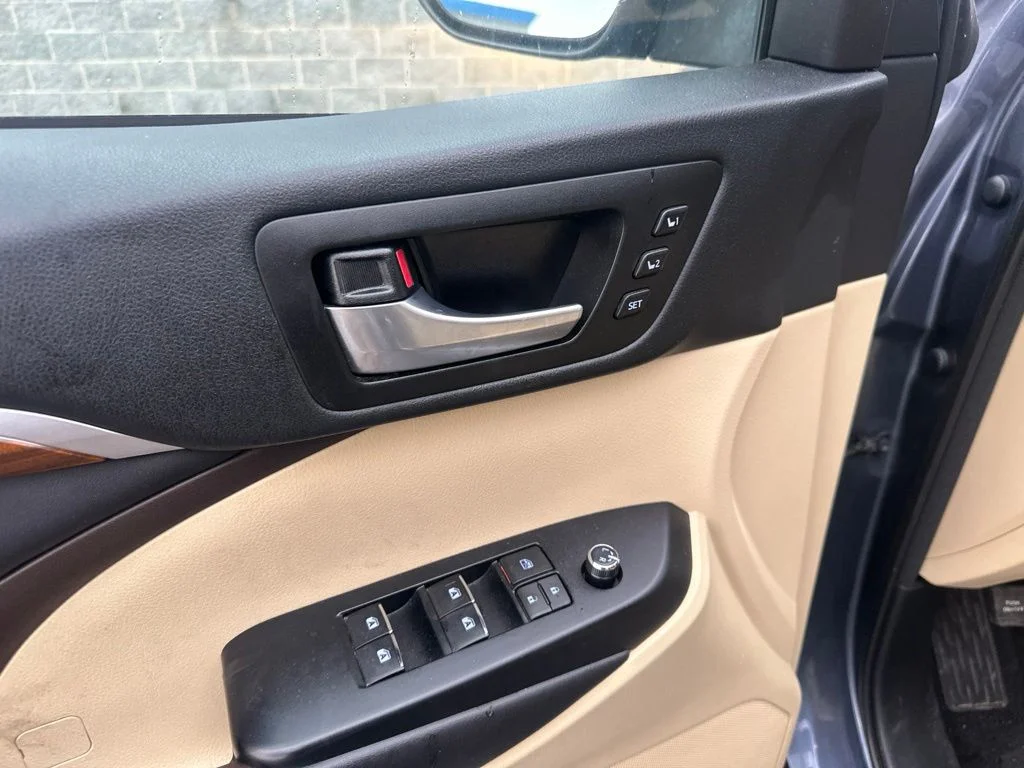 Used 2018 Shoreline Mist Toyota Limited Platinum image 17
