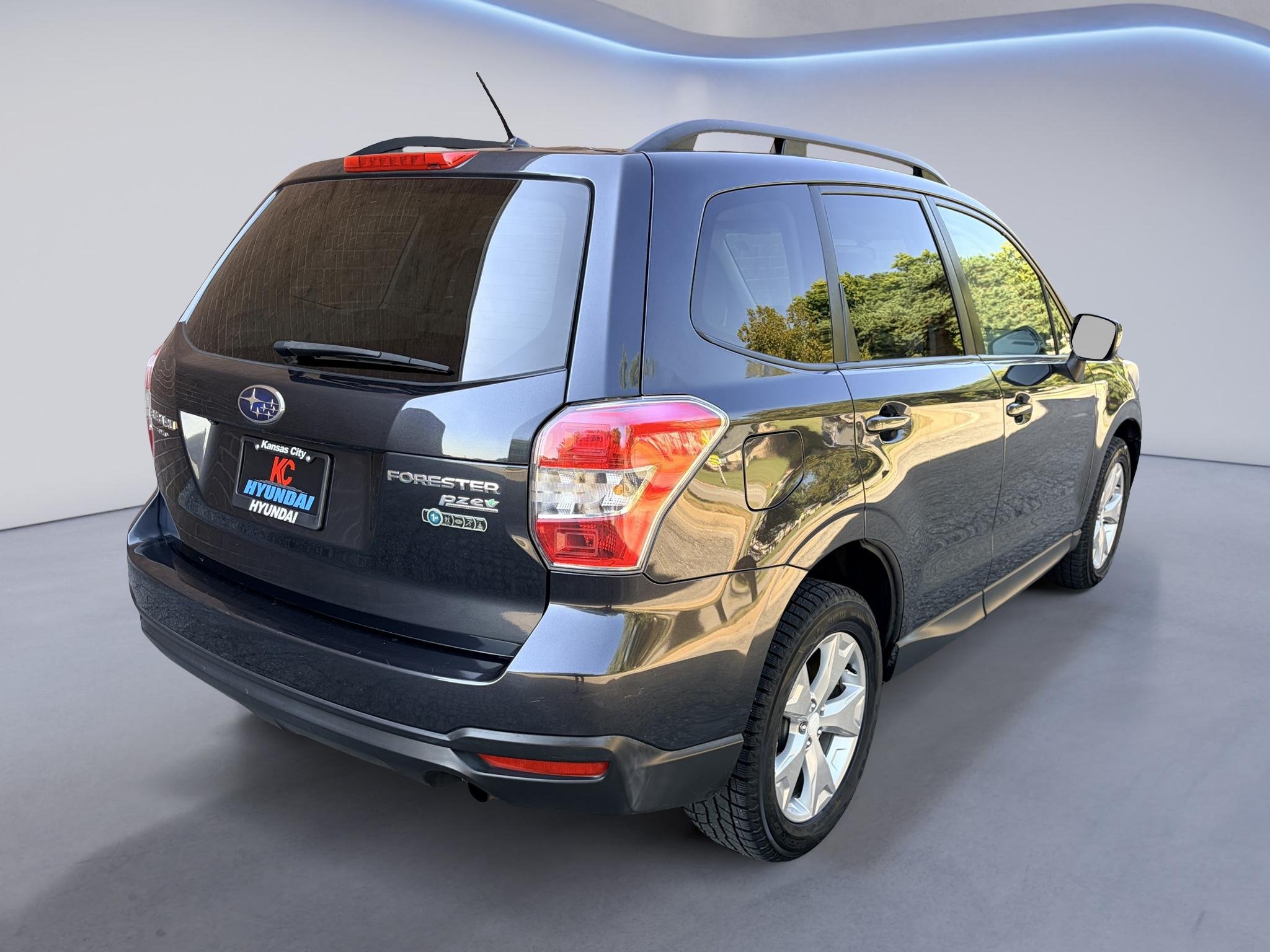 Used 2015 Dark Gray Metallic Subaru 2.5i Premium image 5