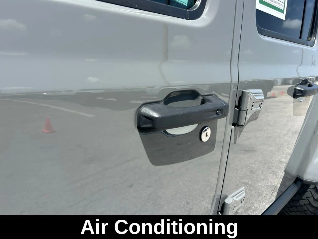 Used 2022 Gray Jeep Mojave image 23