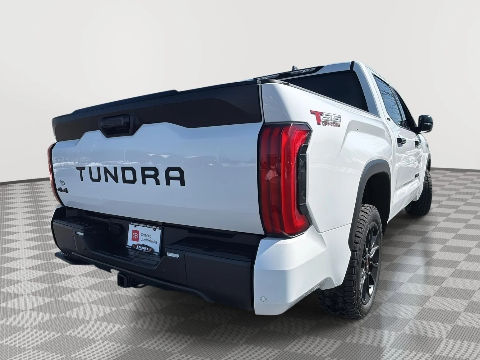 Used 2023 Ice Cap Toyota SR5 image 17