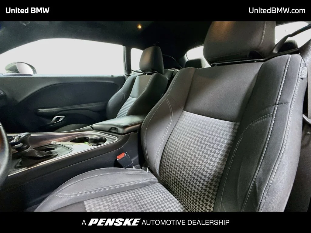 2018 Dodge Challenger SXT - Photo 5