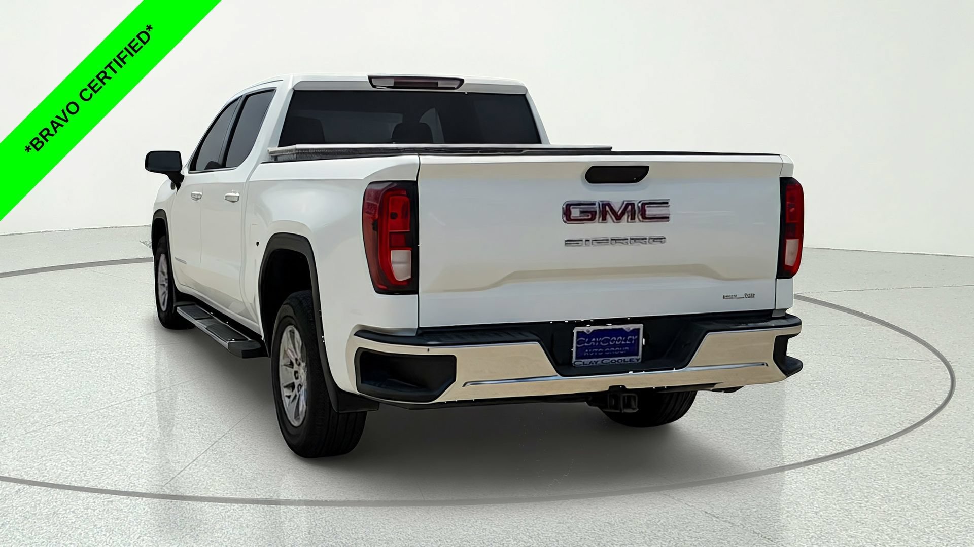 Used 2021 SUMMIT WHITE GMC SLE image 6