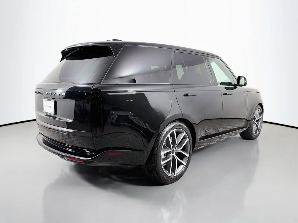 New 2026 Santorini Black Land Rover SE image 5