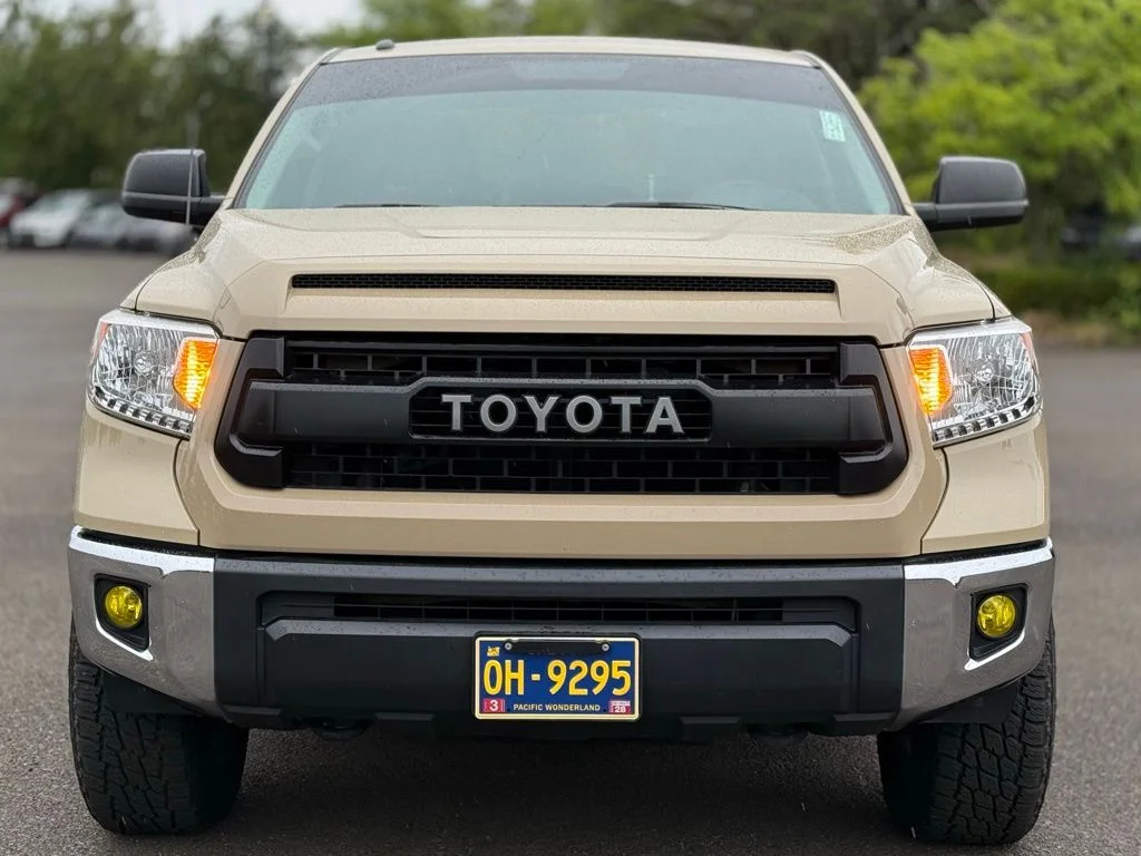 Used 2017  Toyota SR5 image 8