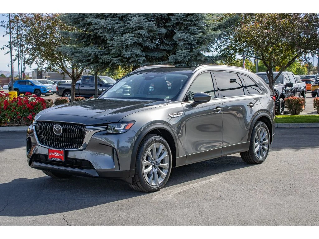 Used 2026 Machine Gray Metallic Mazda Preferred image 4