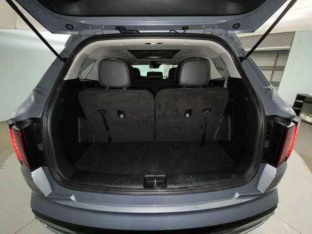 Used 2023 Silver Kia S image 25