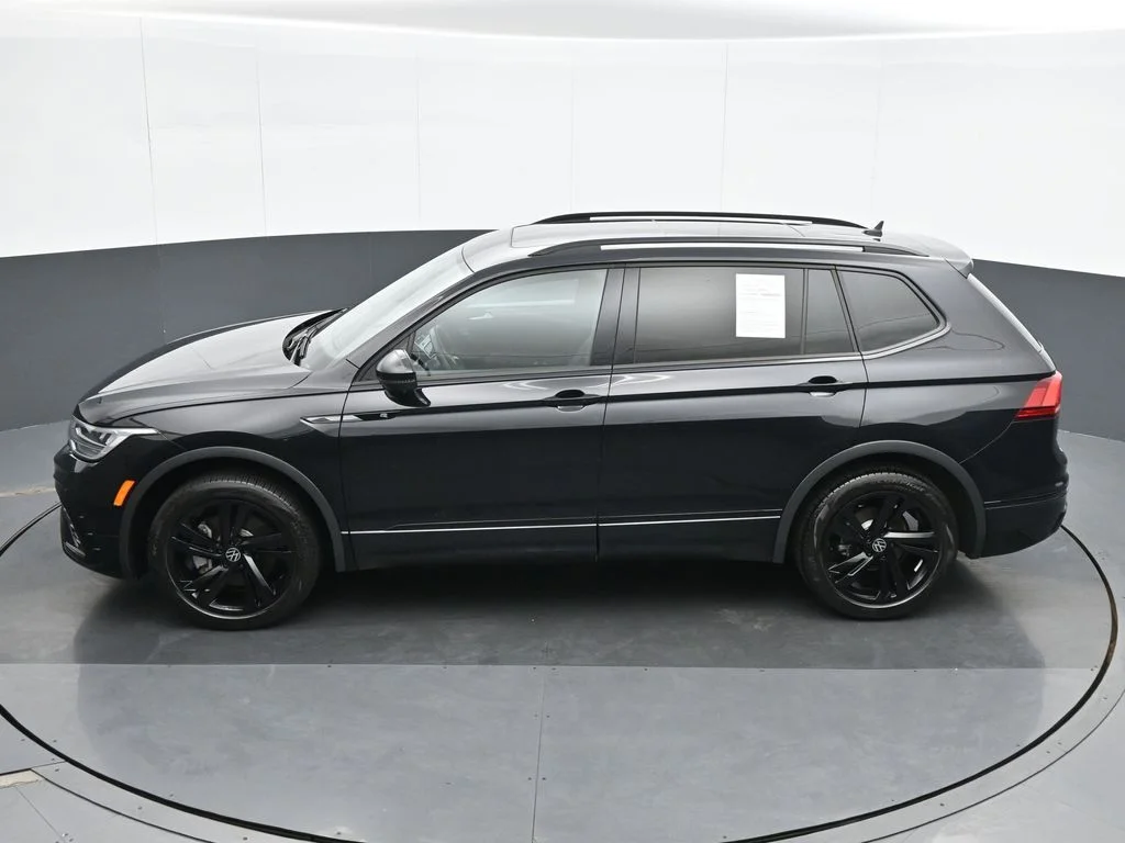 Used 2024 Black Volkswagen 2.0T SE R-Line Black image 18