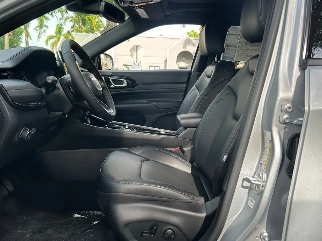 2025 Jeep Compass Limited - Photo 17