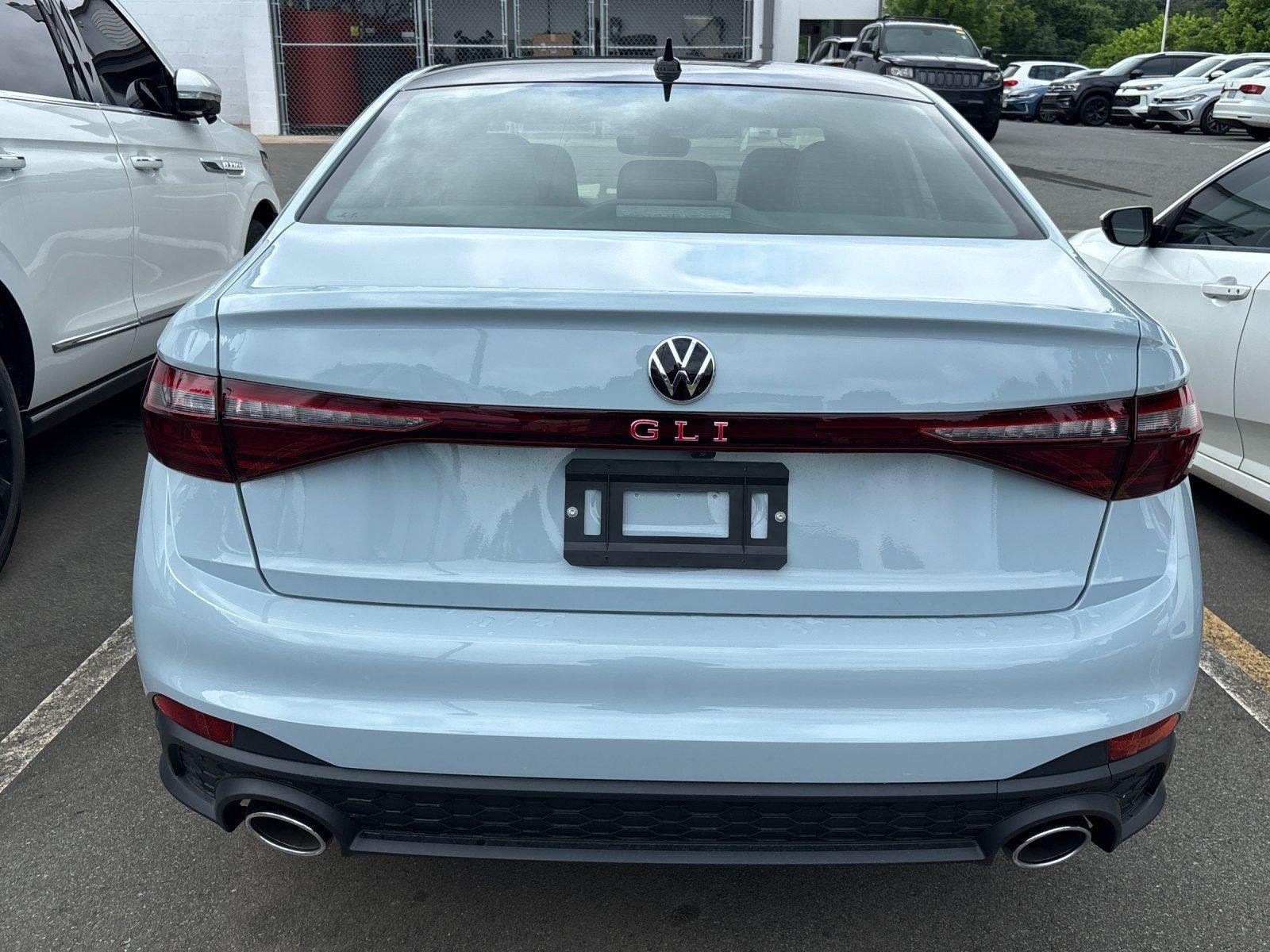 New 2026 Monument Gray w/Deep Black Roof Volkswagen Autobahn image 4