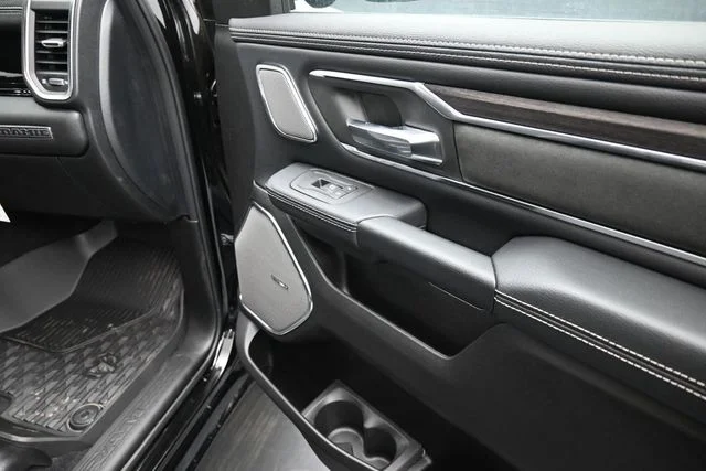 New 2026 Diamond Black Crystal Pearl-Coat Exterior Paint RAM Laramie image 17