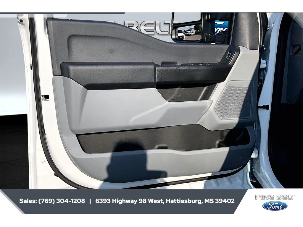New 2026 Oxford White Ford F-250® XL image 18