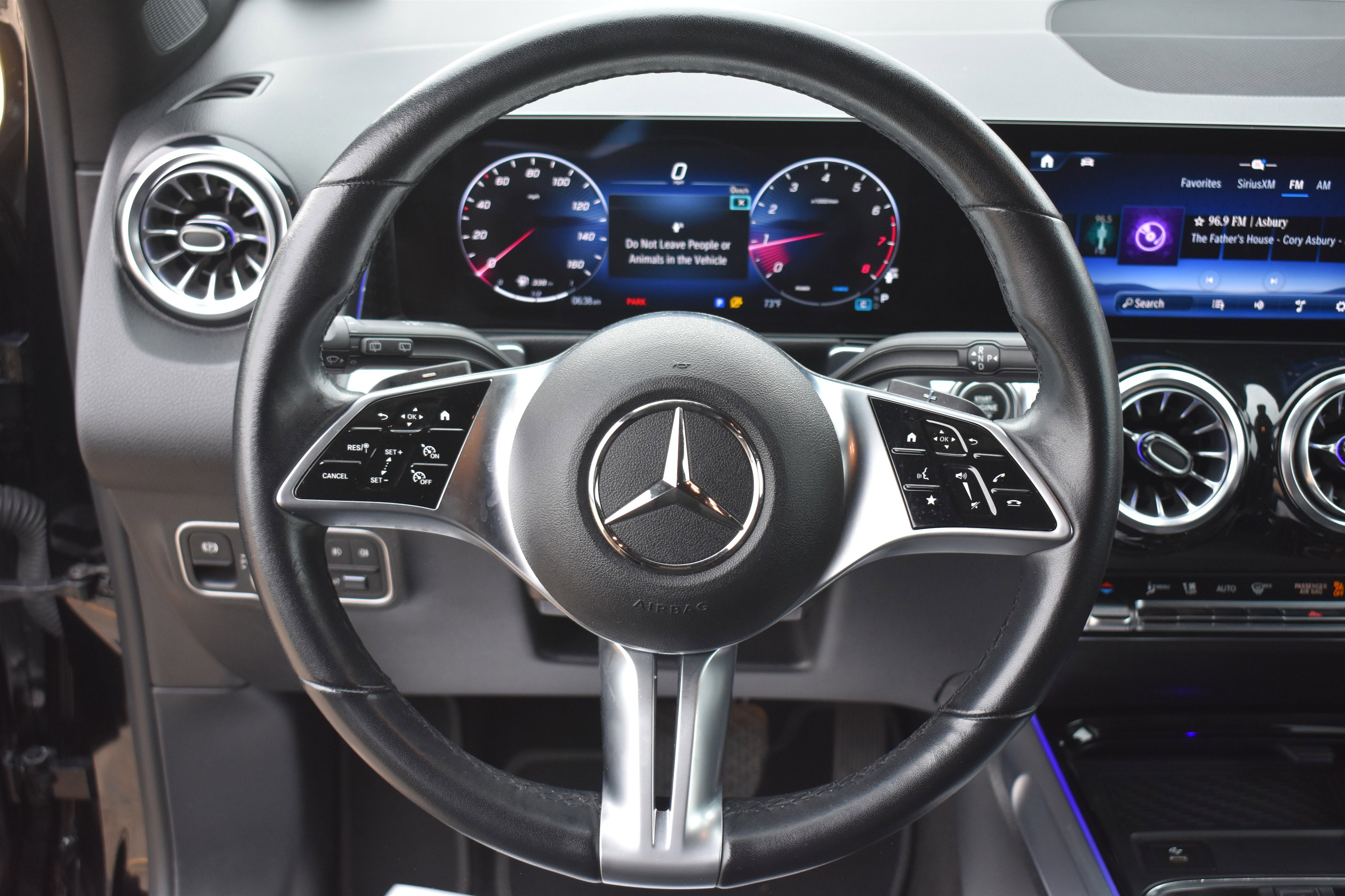 Used 2024  Mercedes-Benz GLB 250 image 19
