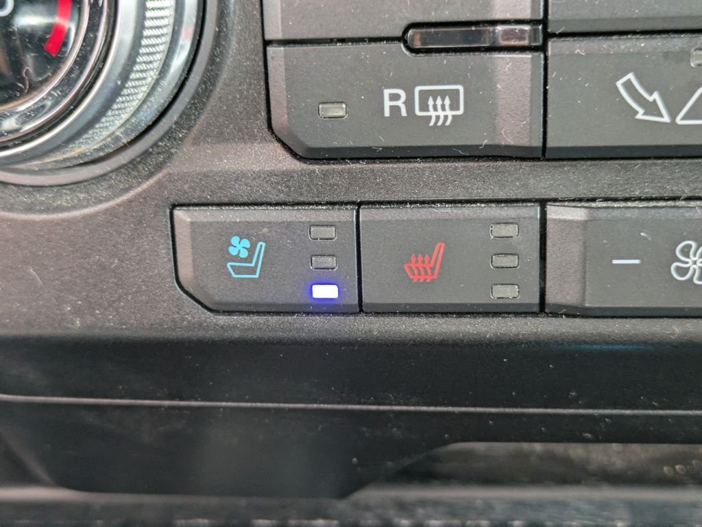 Used 2019 White Ford Platinum image 26