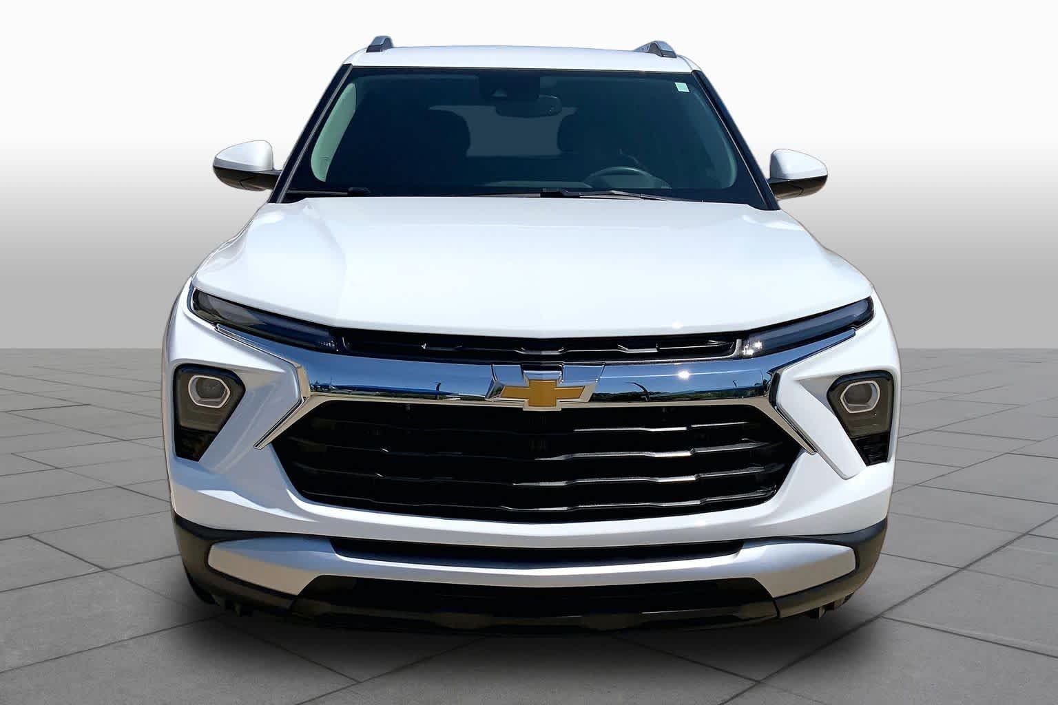 Used 2026 Summit White Chevrolet LT image 4