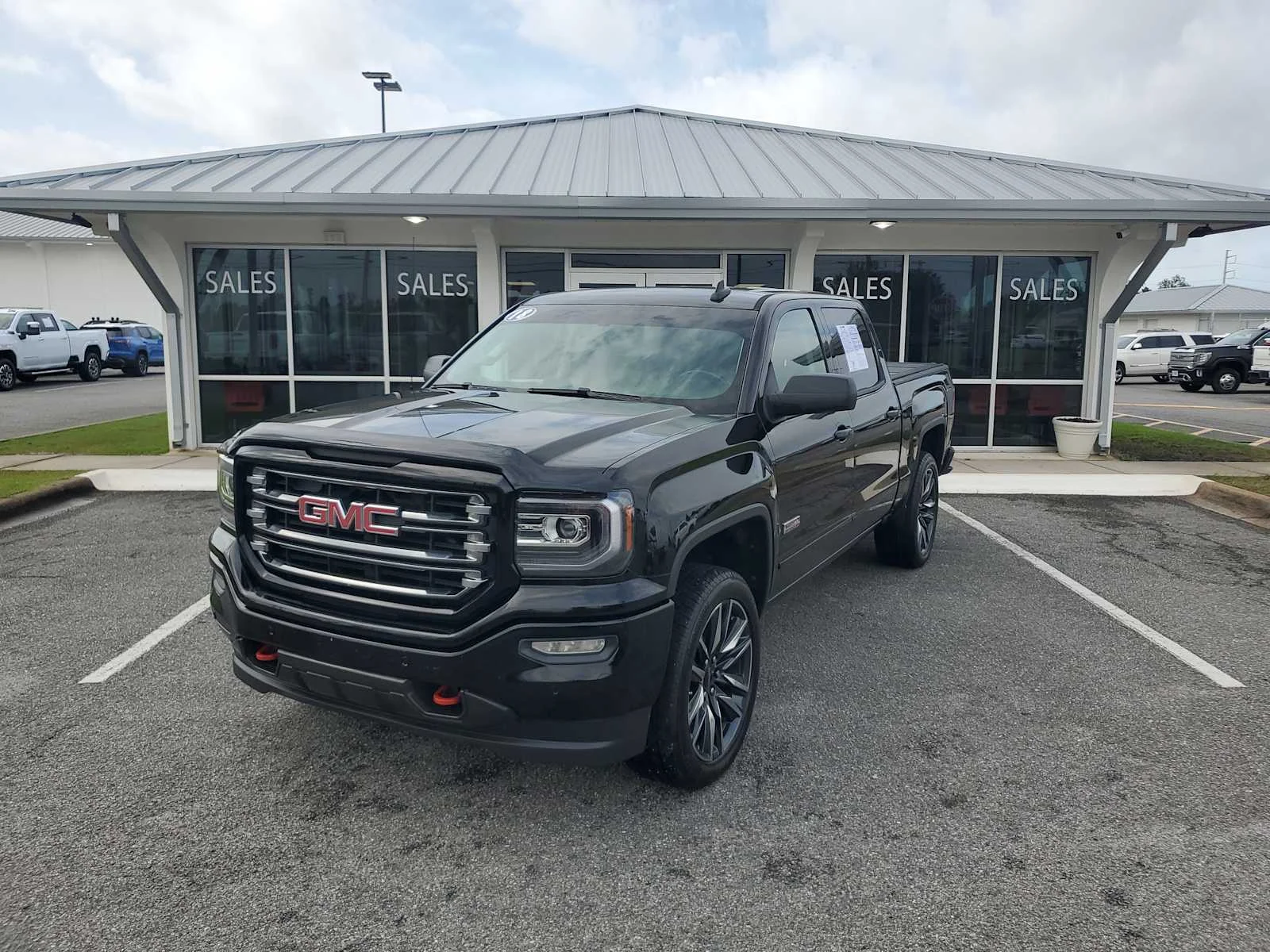 Used 2018 ONYX BLACK GMC SLT image 1