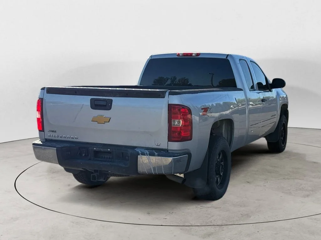Used 2011 SHEER SILVER METALLIC Chevrolet LT image 5