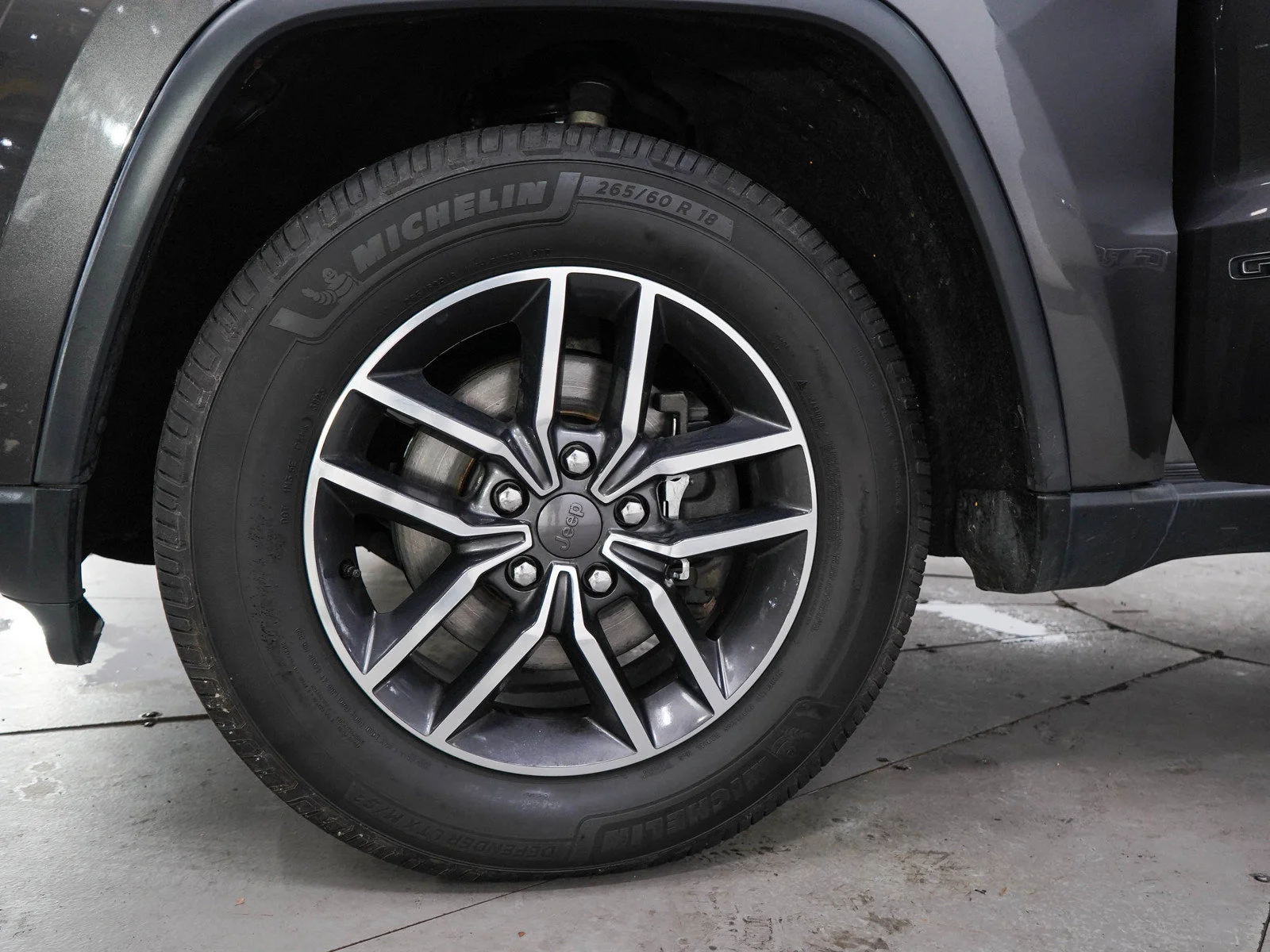 Used 2019 Granite Crystal Metallic Clearcoat Jeep Limited image 29