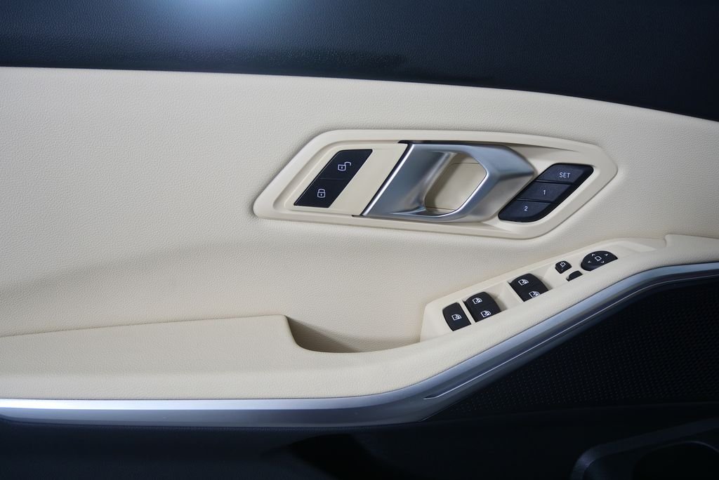 Used 2026 Alpine White BMW 330i image 9