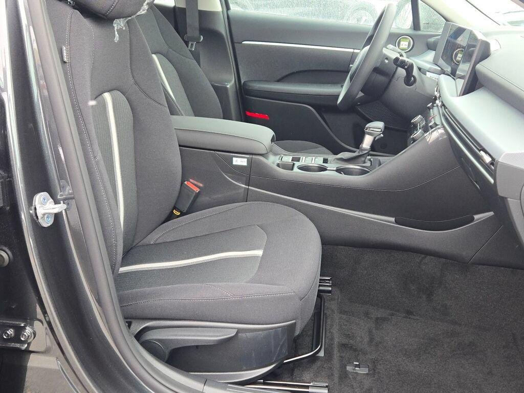 New 2026 Gray Hyundai SE image 7