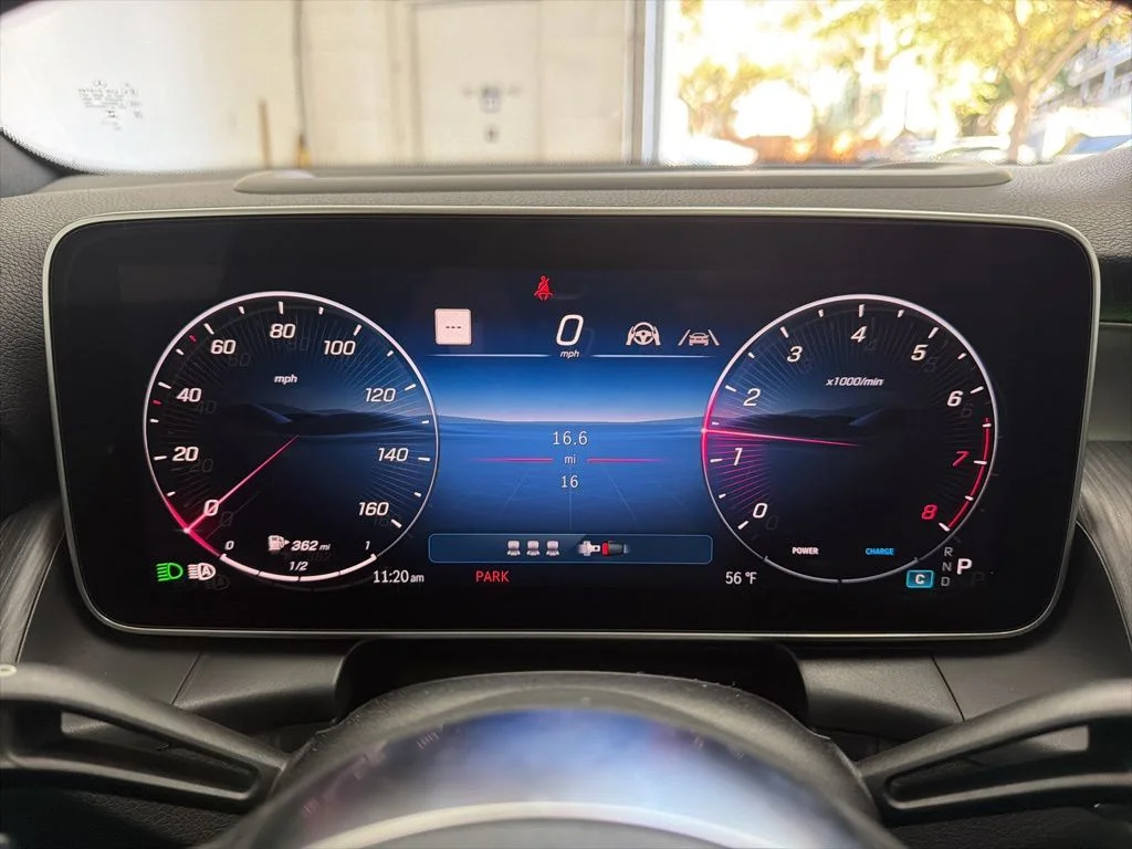Used 2026 White Mercedes-Benz GLC 300 image 31