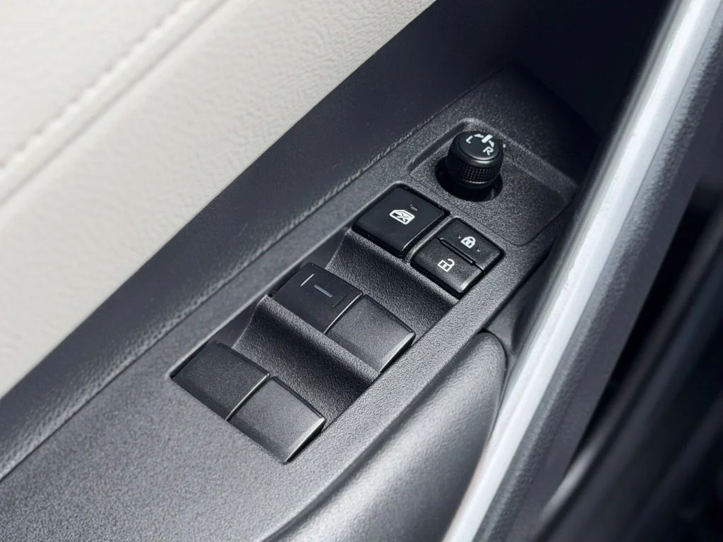 Used 2024  Toyota L image 20