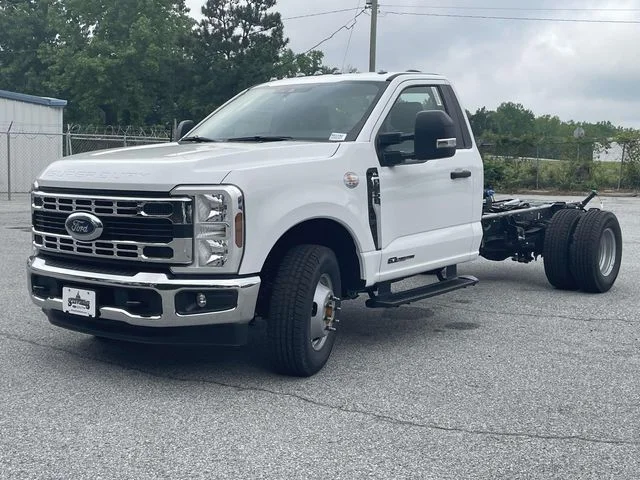 New 2025 White Ford XL image 3