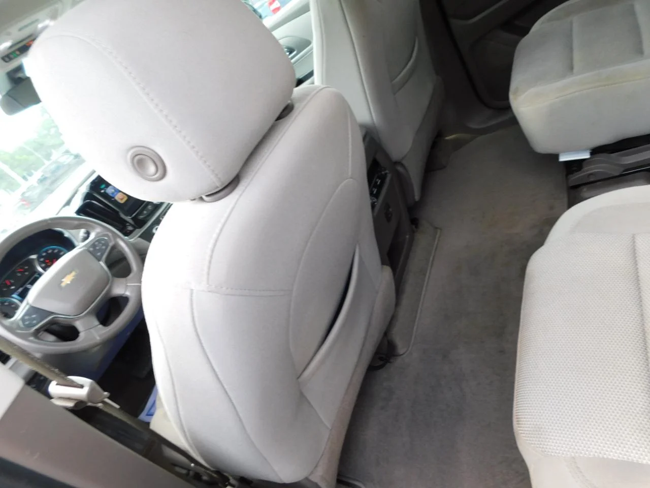 Used 2018 Silver Chevrolet FWD 4DR LT CLOTH W/1LT image 29