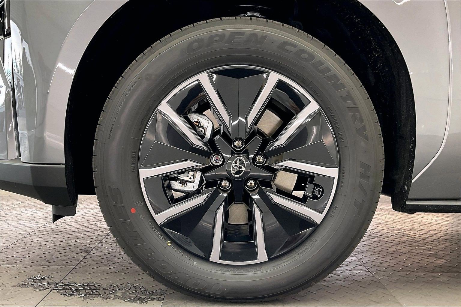 2026 Toyota bZ XLE - Photo 14