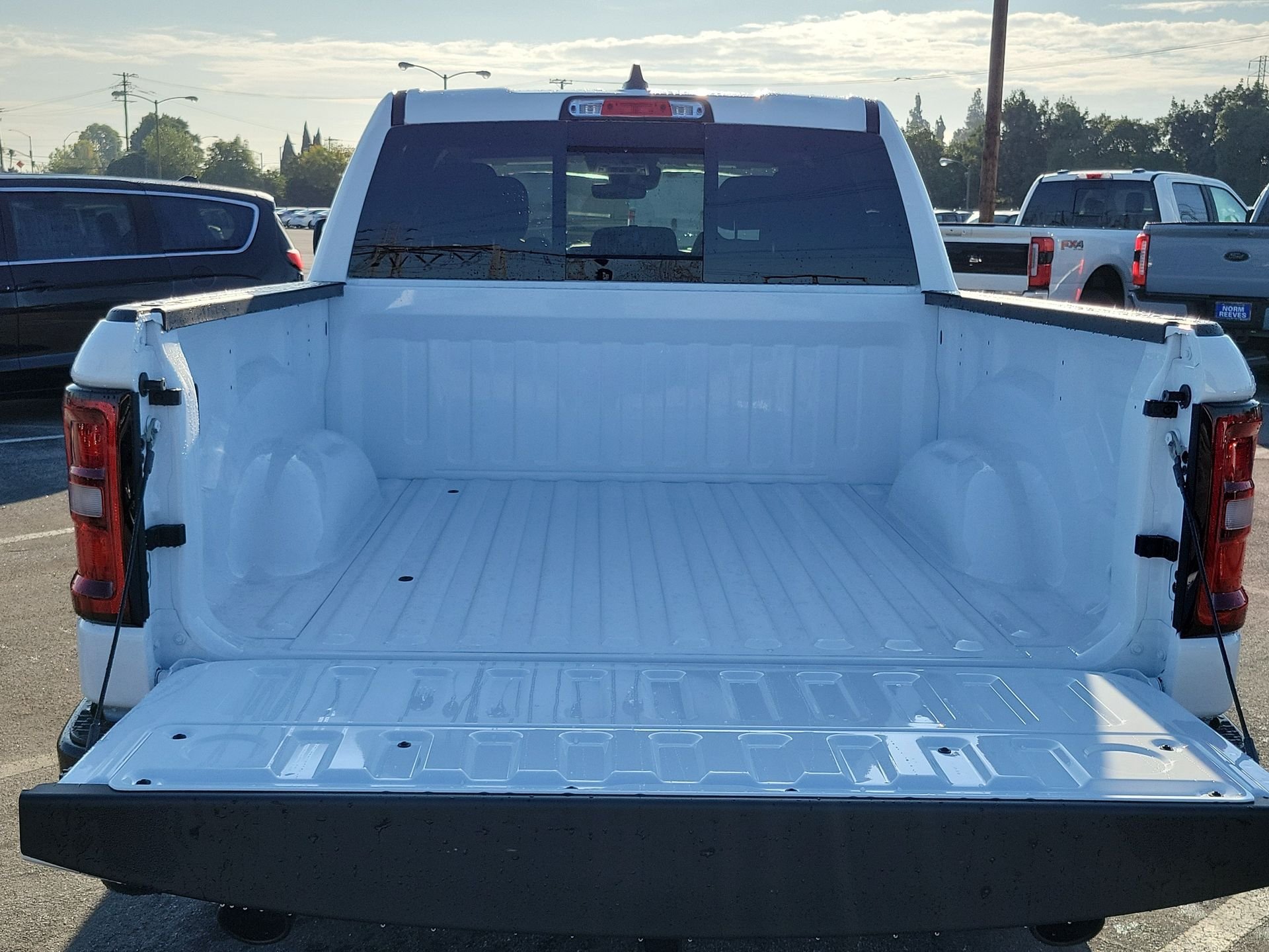 New 2026 Bright White Clearcoat RAM Tradesman image 16