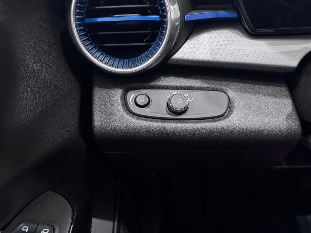 2025 Chevrolet Trax LT - Photo 25