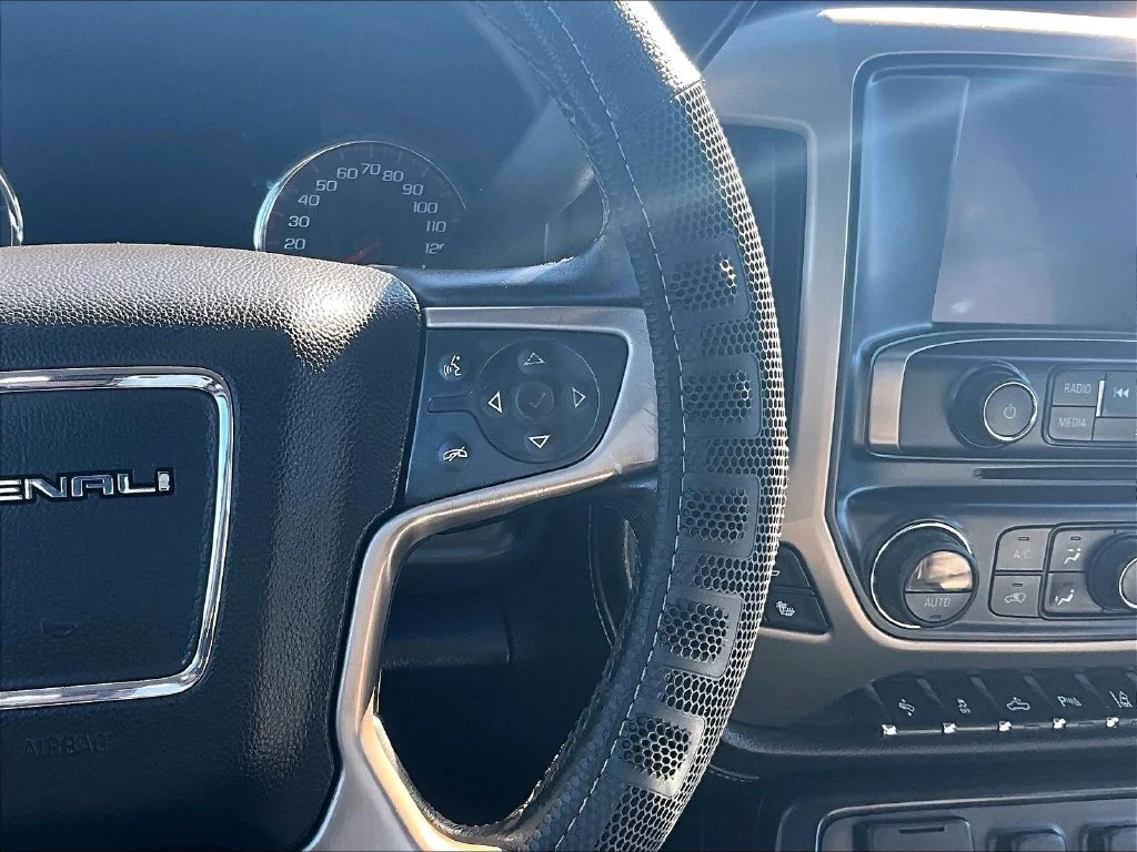 Used 2015 White GMC Denali image 18
