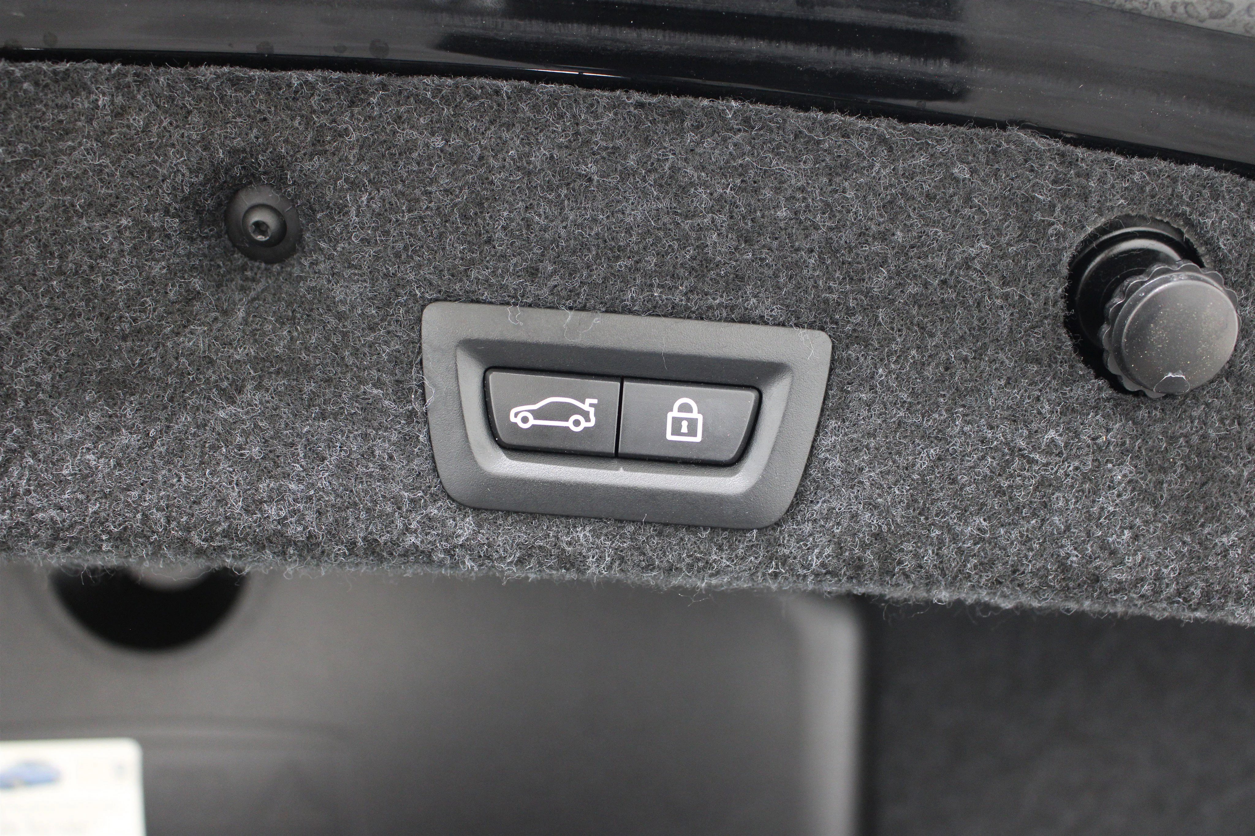 2016 BMW 5 Series 550i - Photo 25