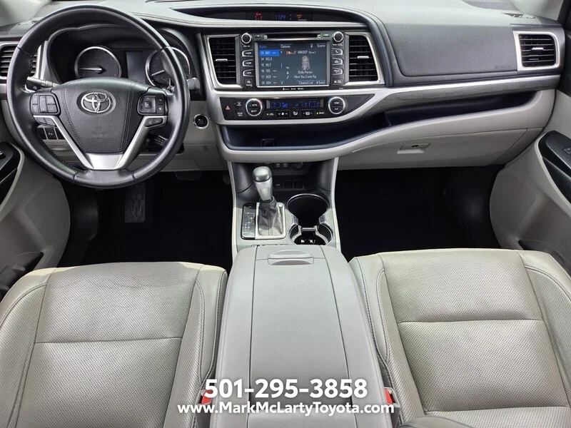 Used 2017 Blizzard Pearl TOYOTA LIMITED V6 FWD image 12