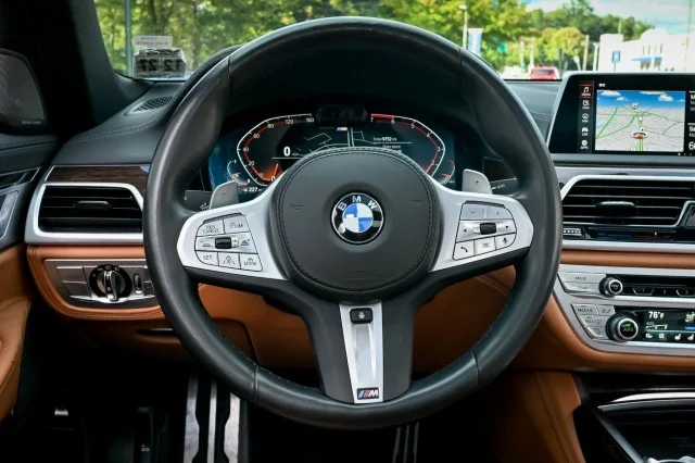 Used 2022 WHITE BMW 750i xDrive image 37