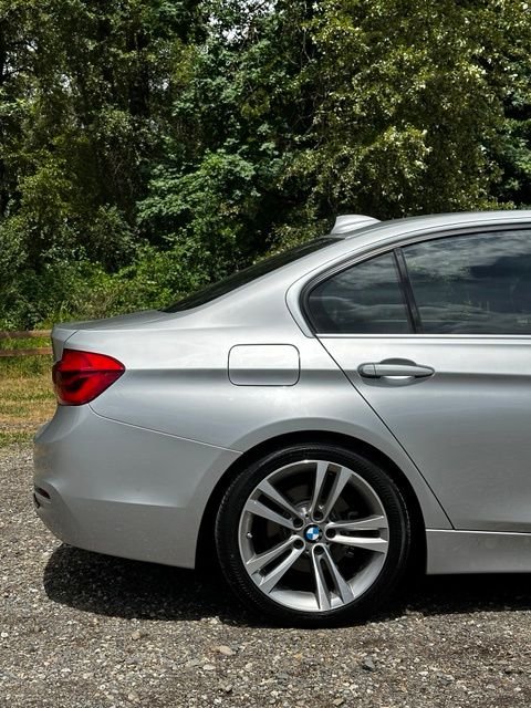 Used 2018 Glacier Silver Metallic BMW 328d image 32