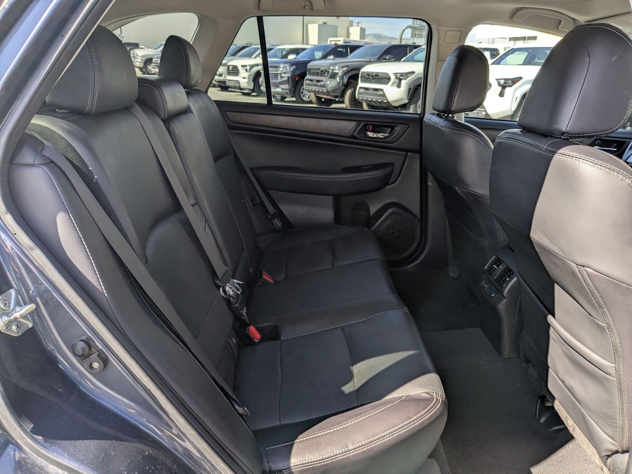 Used 2017 Carbide Gray Metallic Subaru Limited image 33