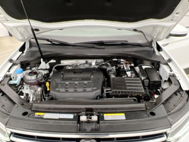 Used 2022 Pure White Volkswagen SE image 36