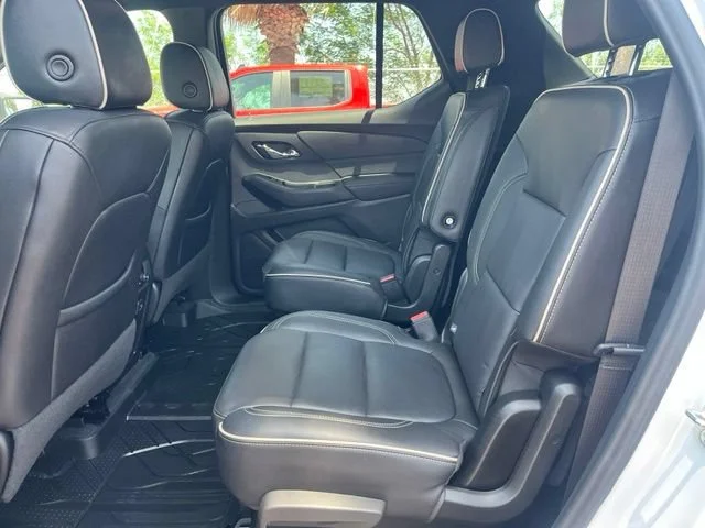 Used 2023 Iridescent Pearl Tricoat Chevrolet Premier image 25