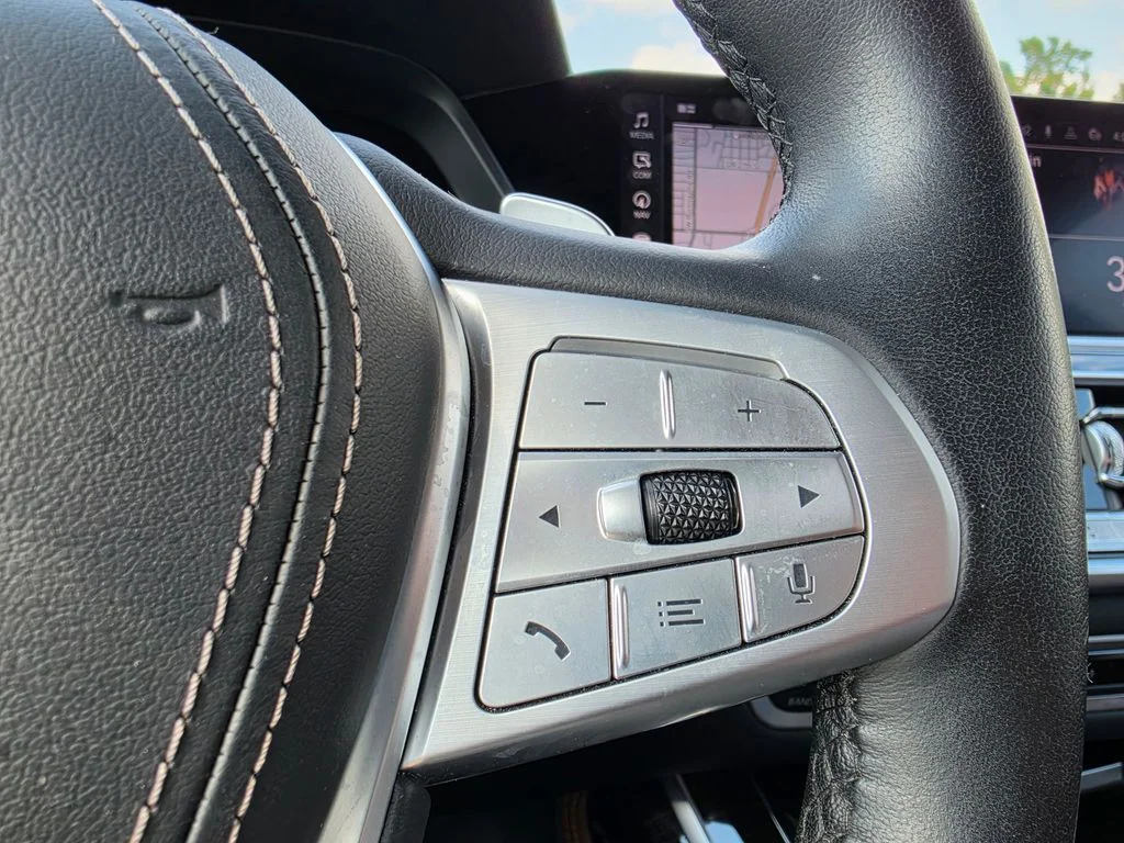 Used 2020 Black BMW xDrive40i image 17