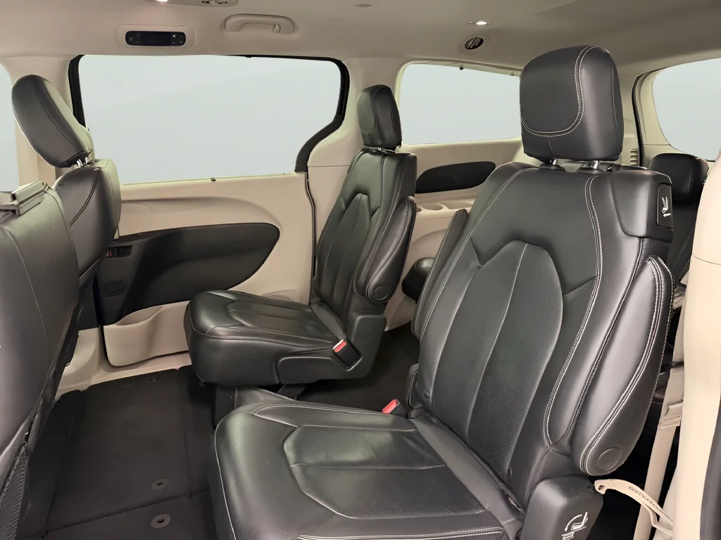 Used 2022 Gray Chrysler Touring L image 12