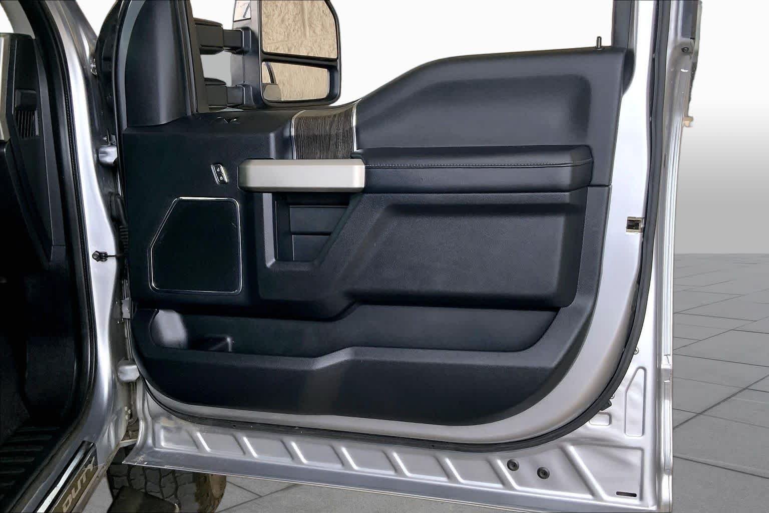 Used 2020 Iconic Silver Ford LARIAT image 22