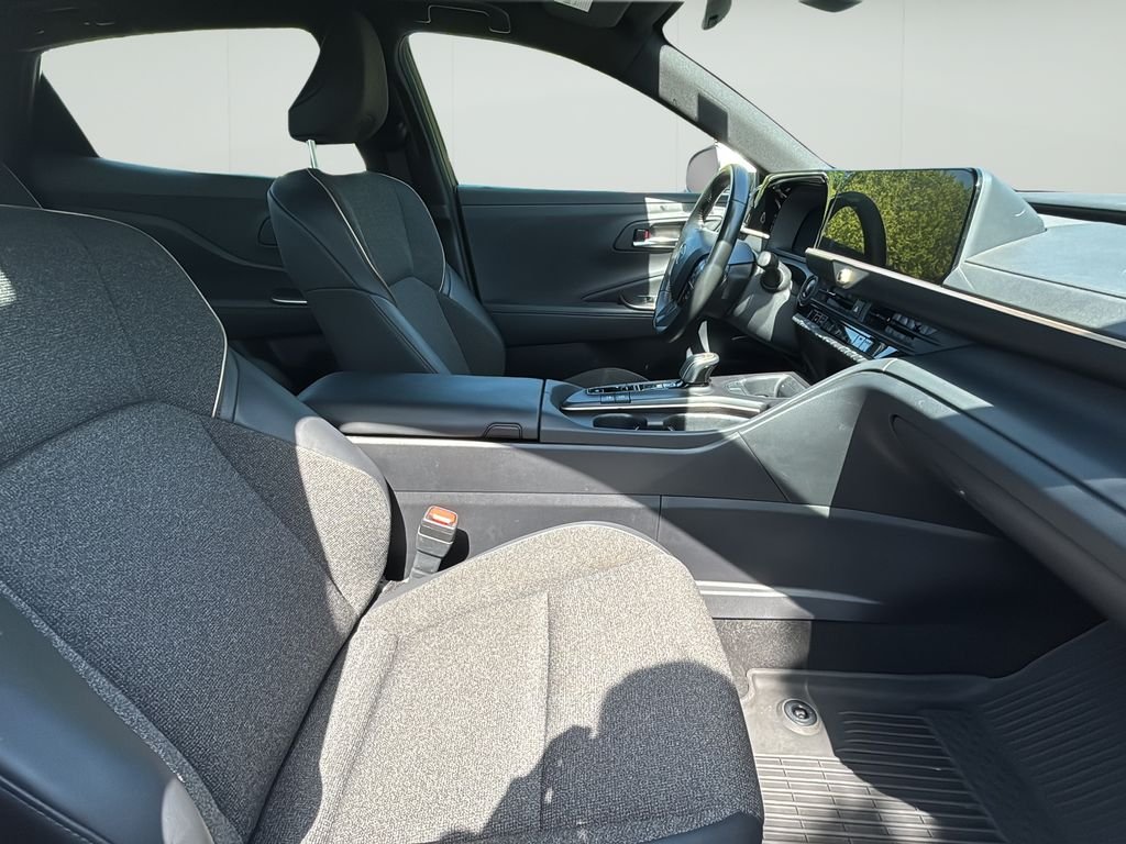 2023 Toyota Crown XLE - Photo 40