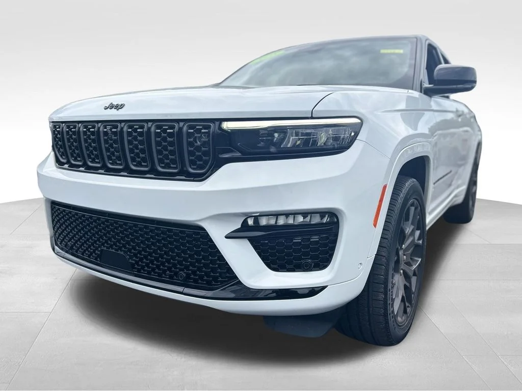 Used 2025 White Jeep Summit Reserve image 2