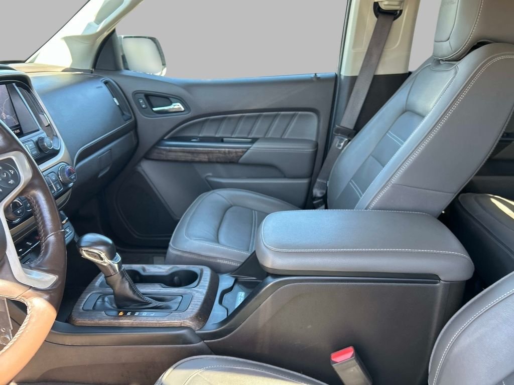Used 2022 White GMC Denali image 19