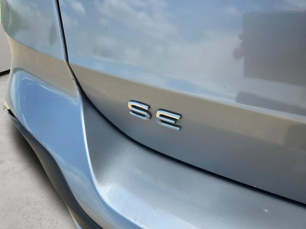 Used 2022 Pyrite Silver Metallic Volkswagen SE image 28